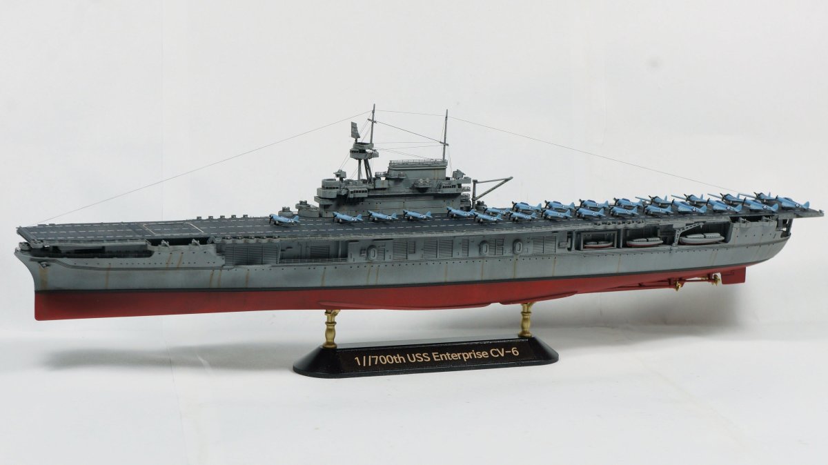 Петер Штрассер авианосец