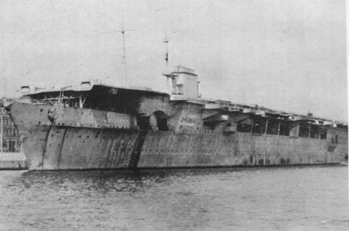 Graf Zeppelin авианосец