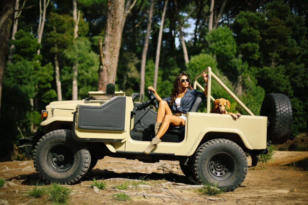 Военный джип кабриолет