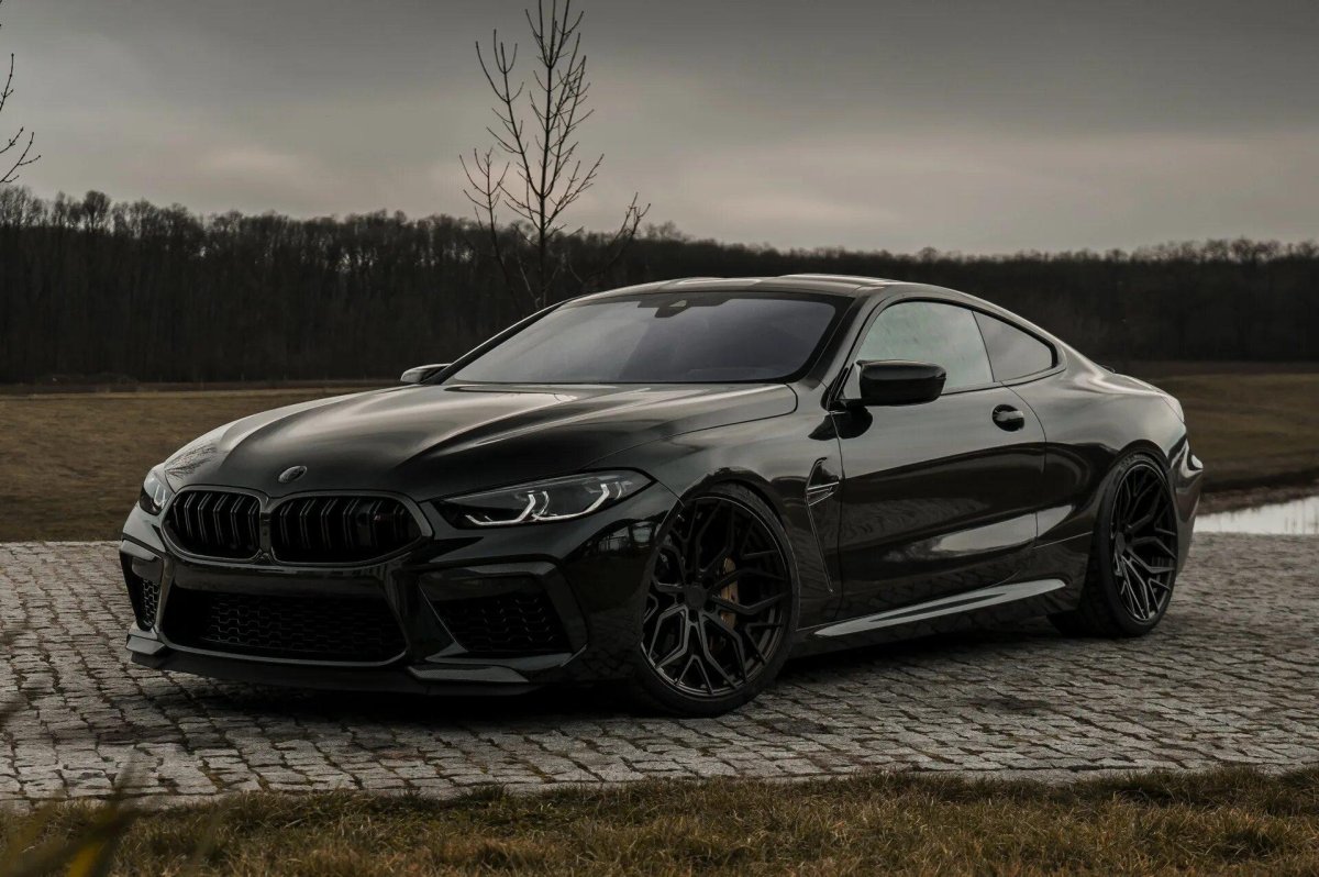 BMW m8 Competition черная
