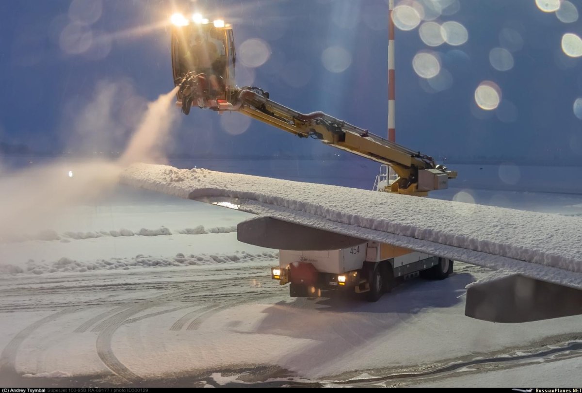 Противообледенительная обработка самолета