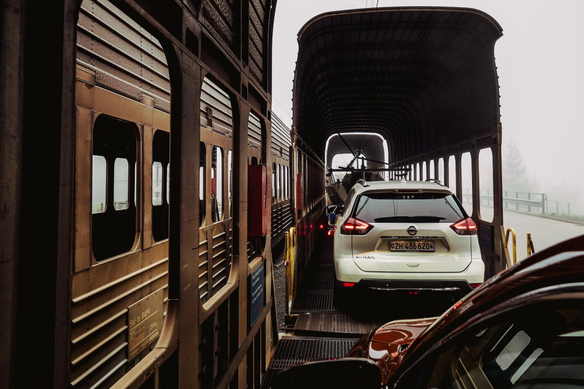 Автомобиль и поезд