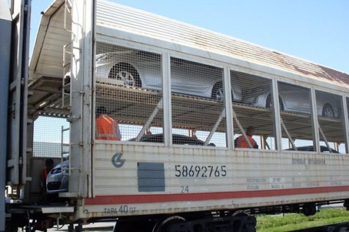 Вагон автовоз РЖД