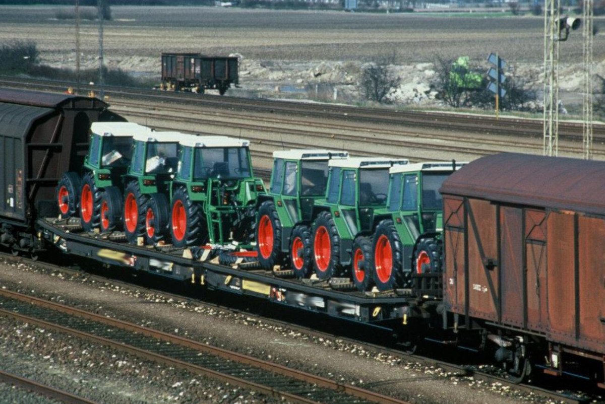 Грузовой вагон