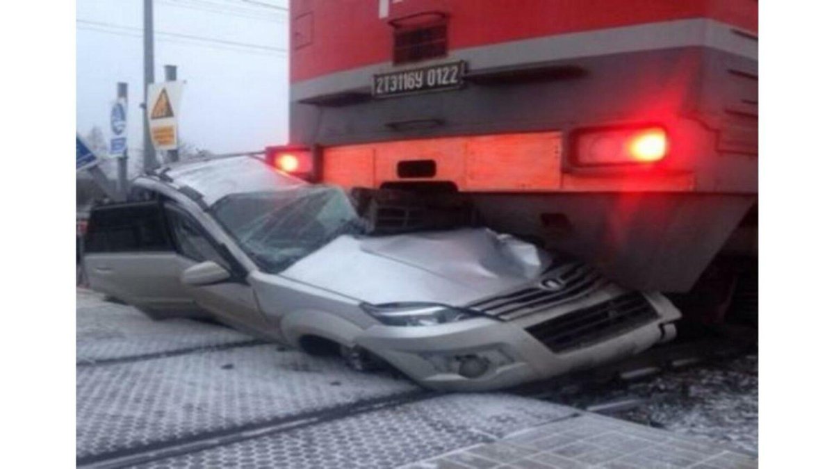 Столкновение поезда с авто