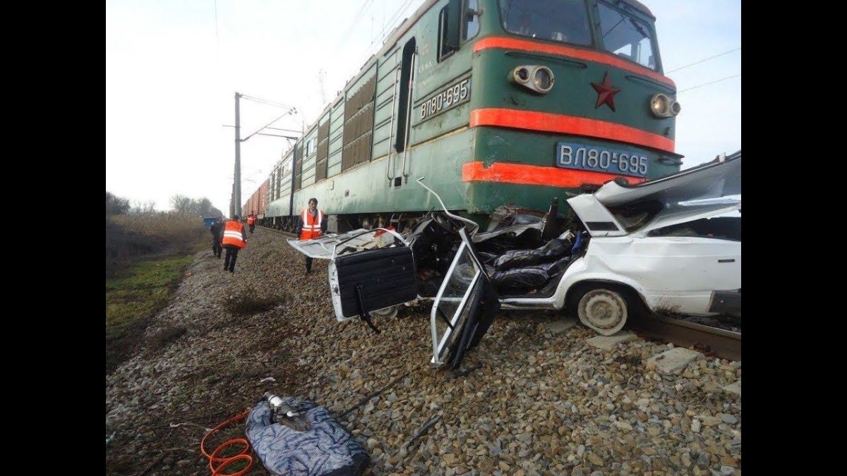 Столкновение поезда с авто