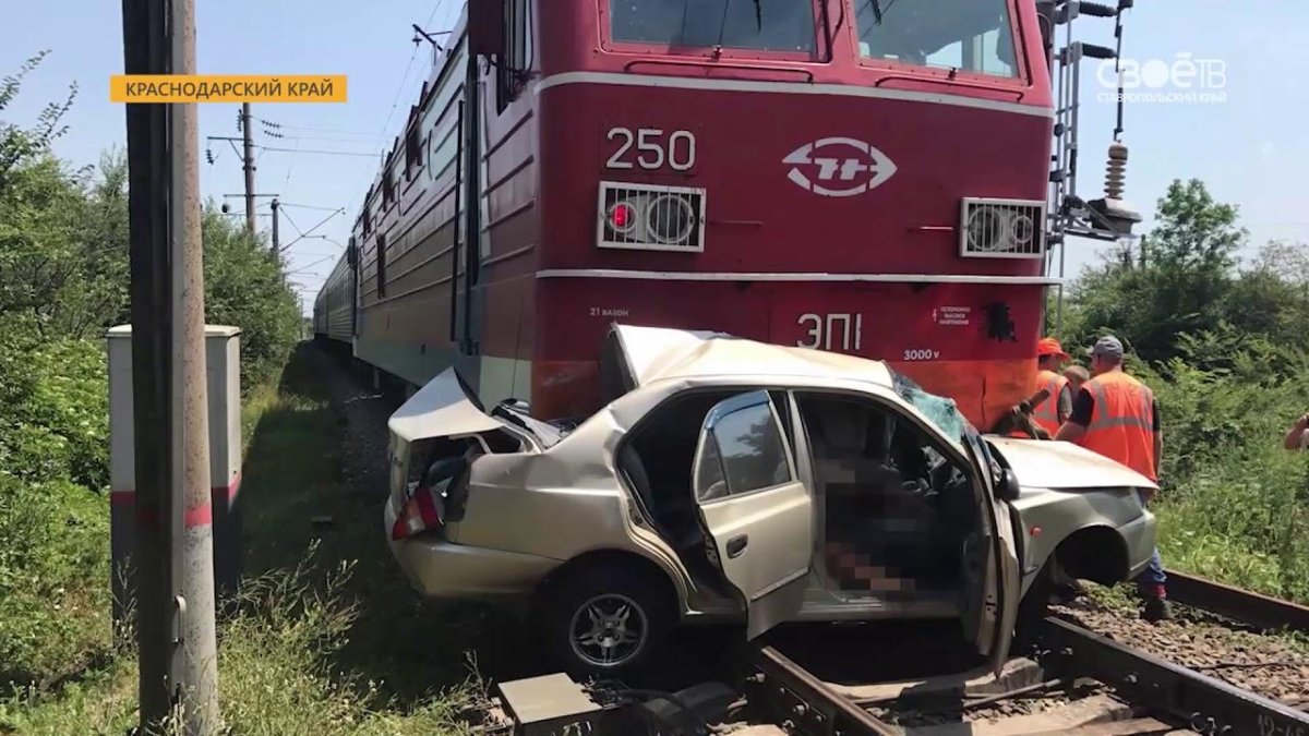 Столкновение поезда с автомобилем