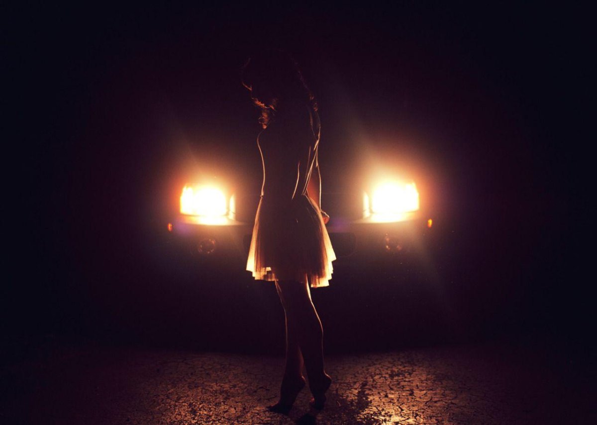 Фотосессия на ночной дороге