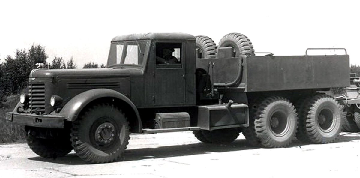 ЯАЗ-210г балластный тягач