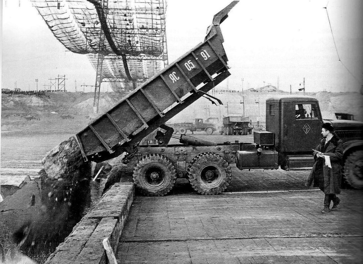 ЯАЗ-210е самосвал