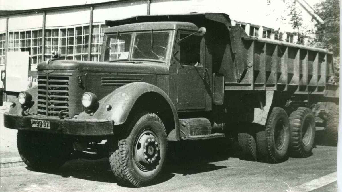 ЯАЗ-210е самосвал