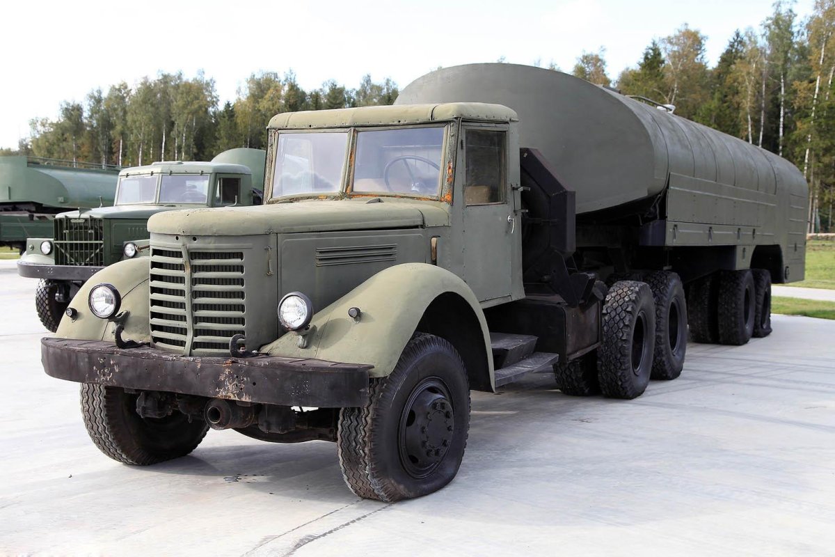 Грузовик ЯАЗ 210