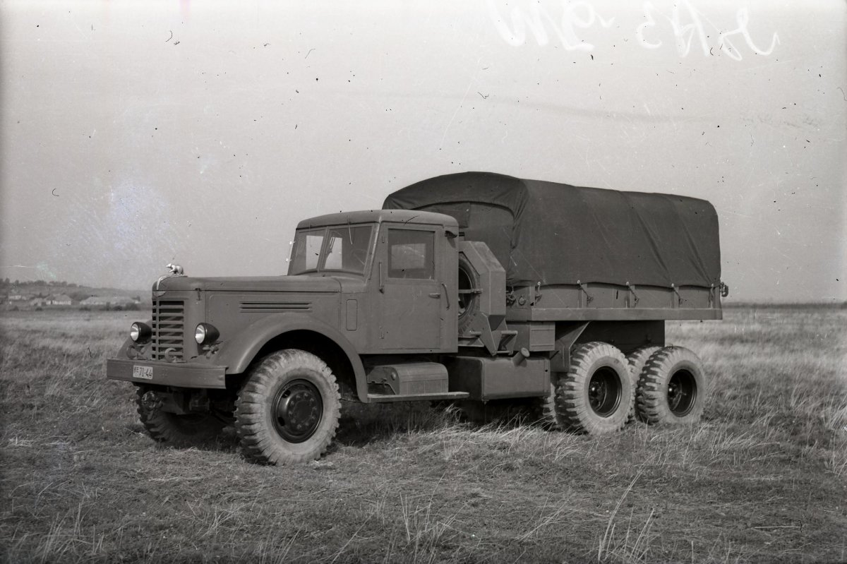ЯАЗ-210г балластный тягач