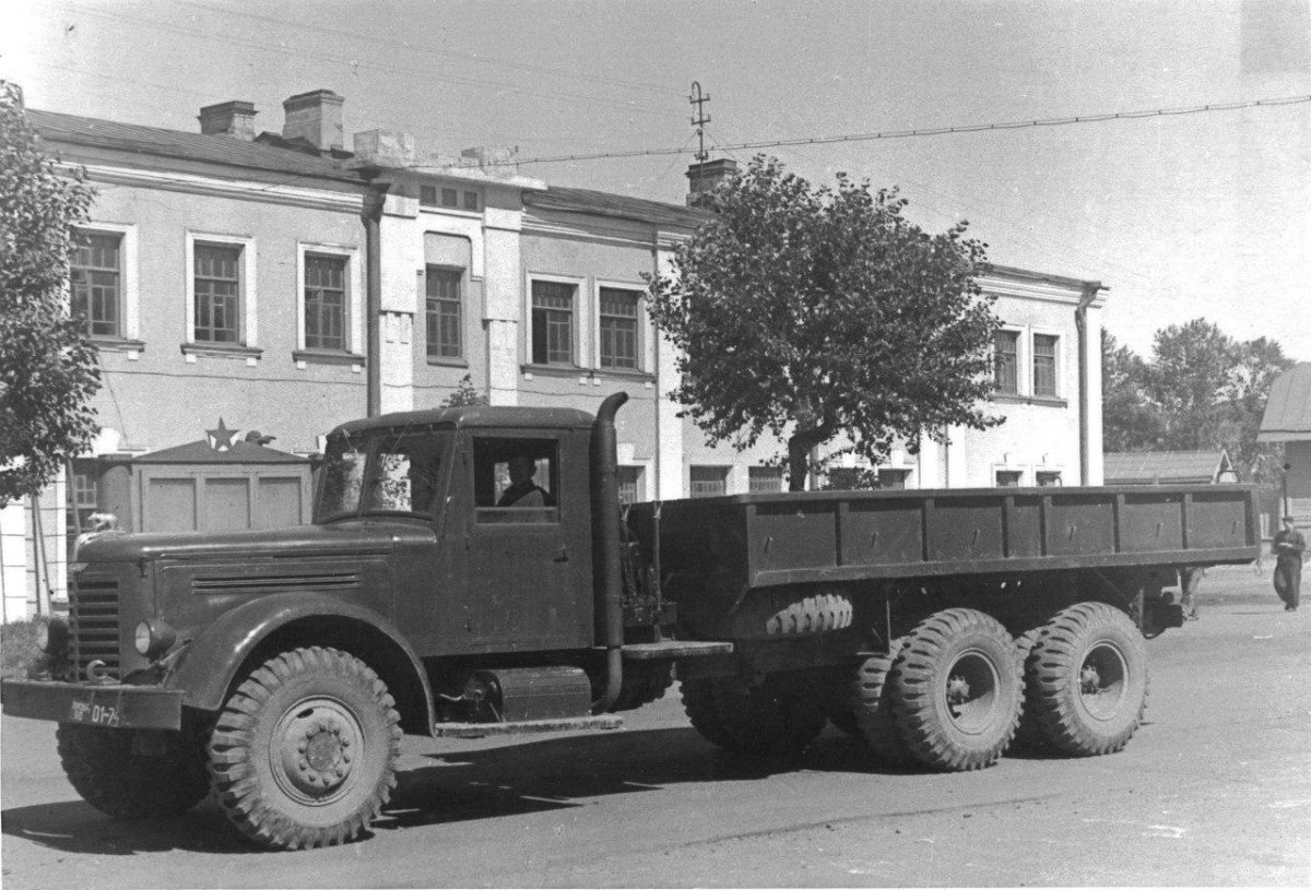 Бортовой грузовик ЯАЗ-210