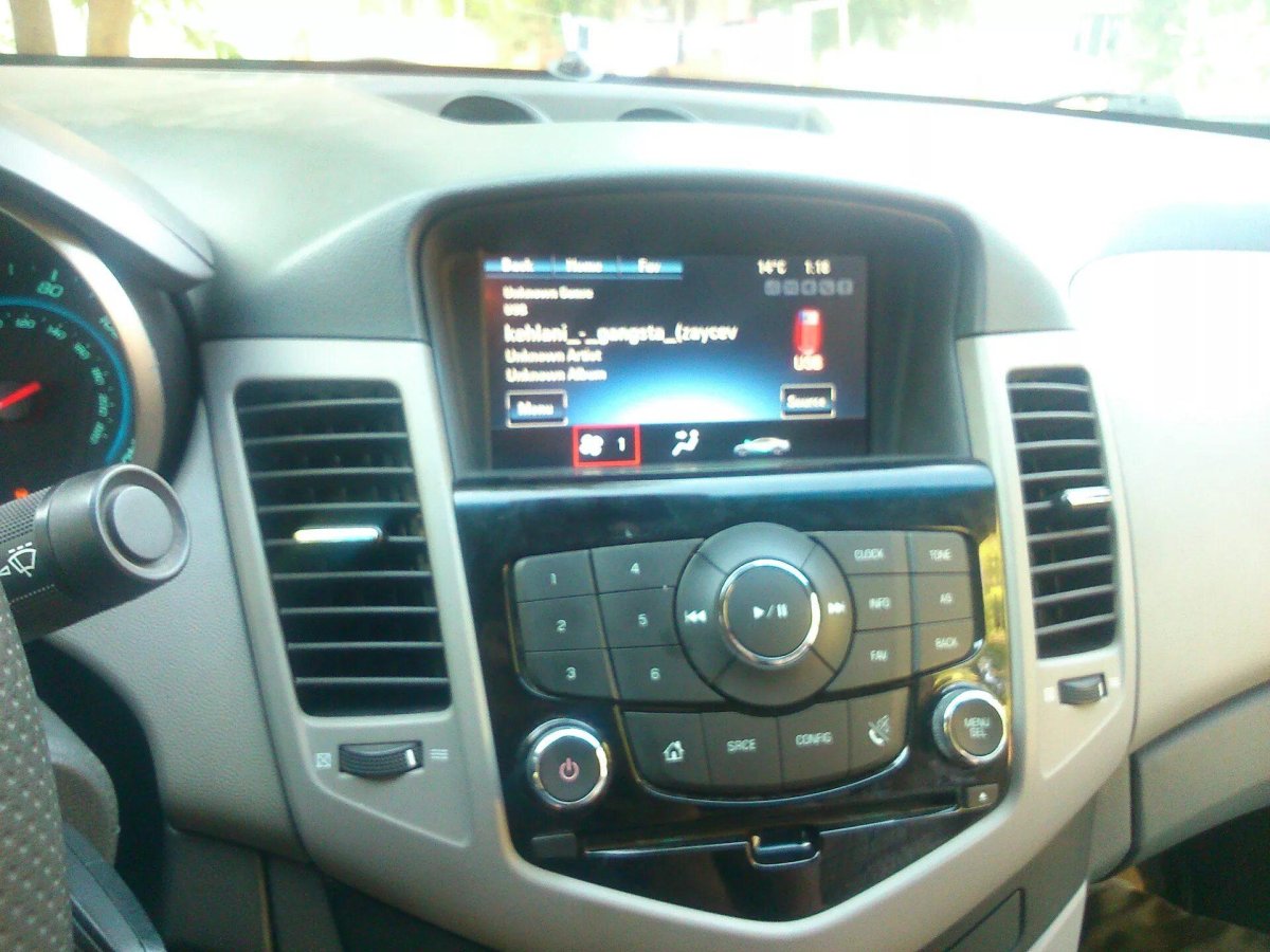 Штатная магнитола Шевроле Круз 2010