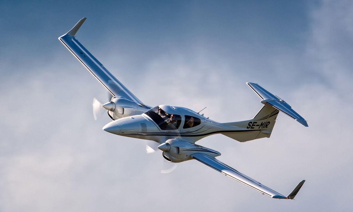 Самолет Diamond da-42