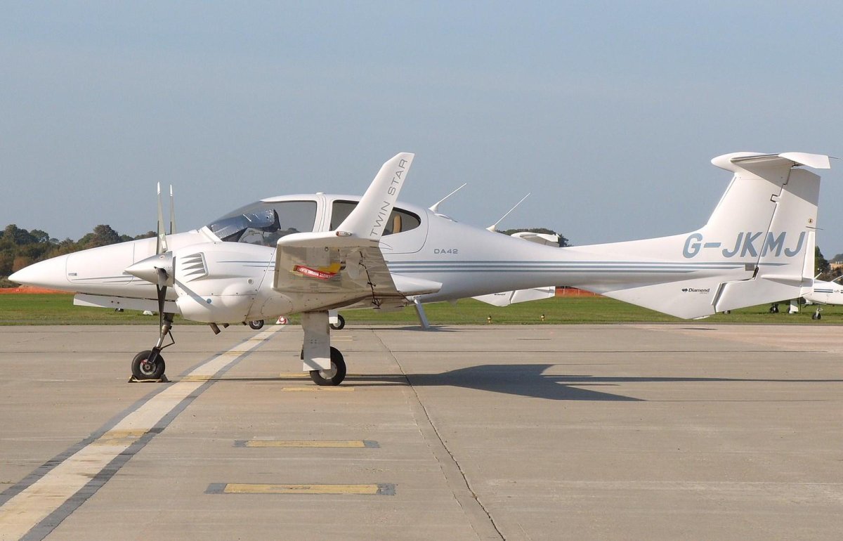 Самолет Diamond da-42t