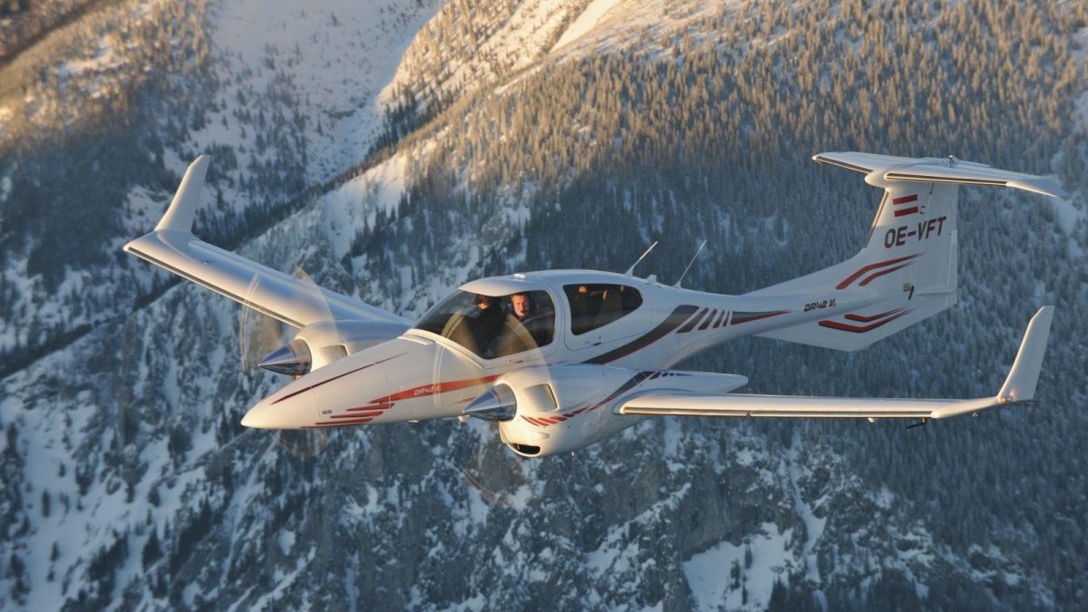 Самолет Diamond da-42t