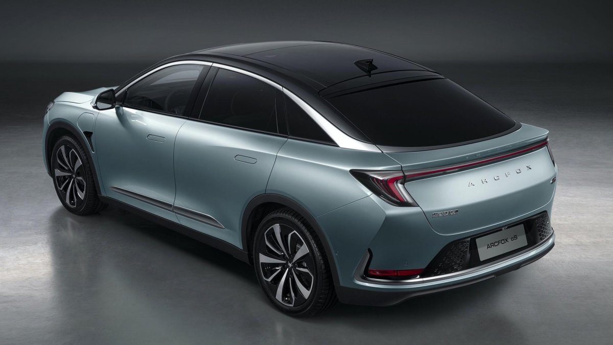 Седаны бизнес класса 2022