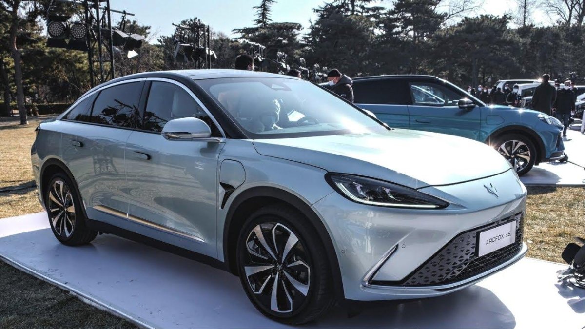 Arcfox электромобиль