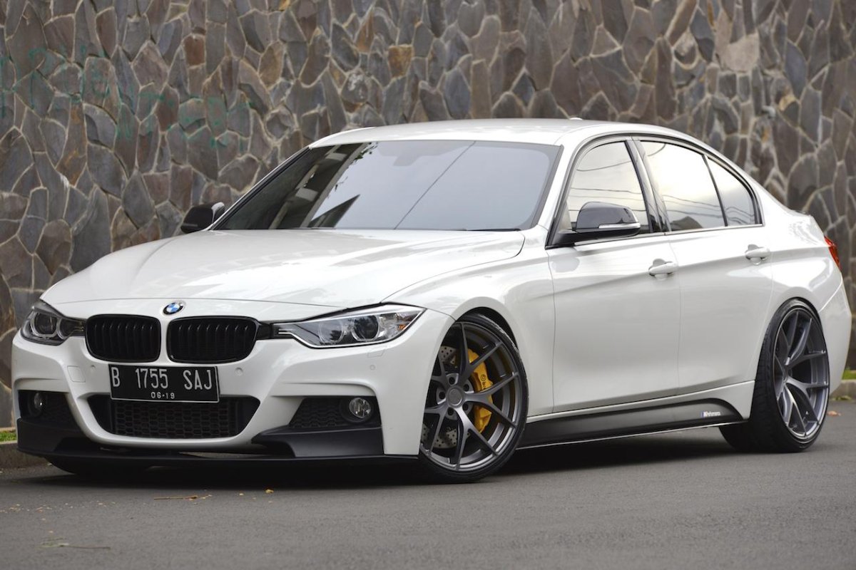 BMW 320i f30
