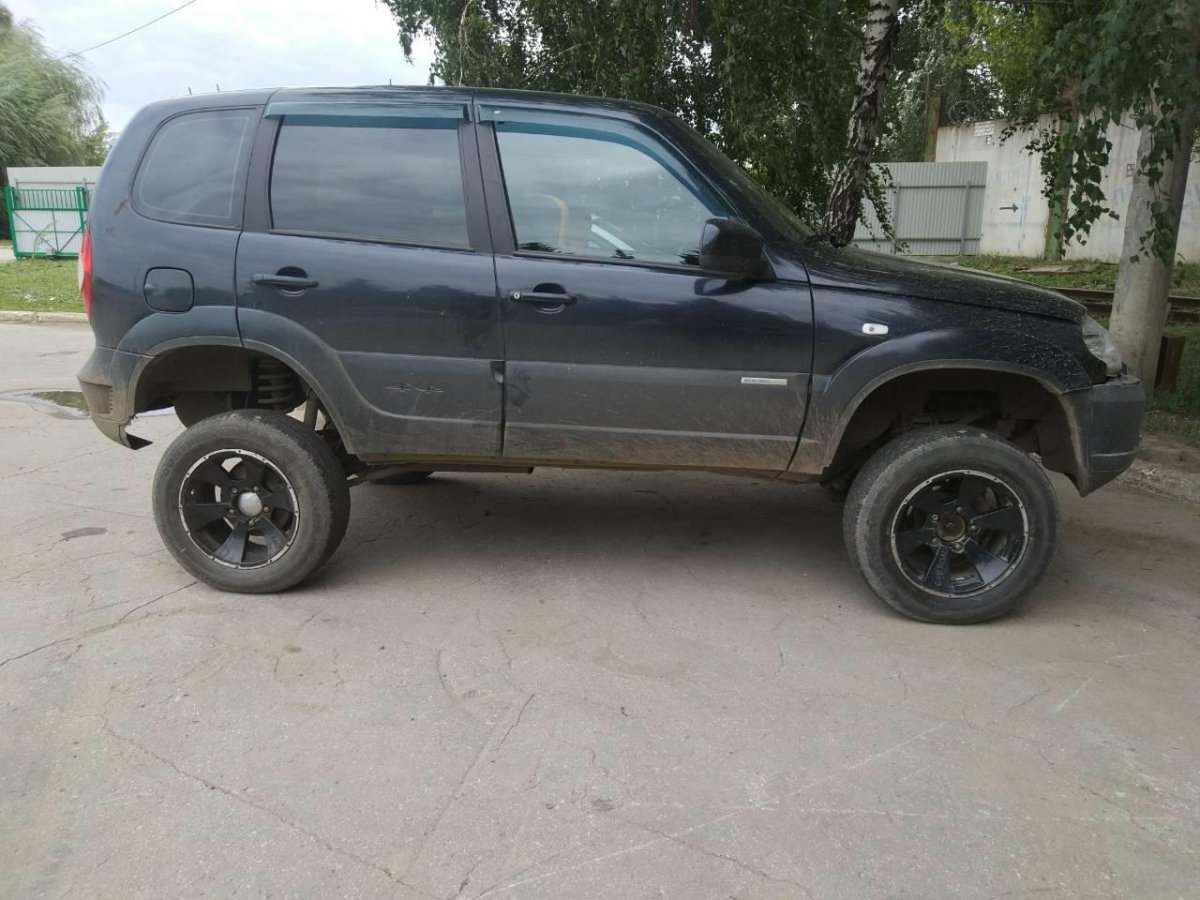 Нива Шевроле на 16 колесах