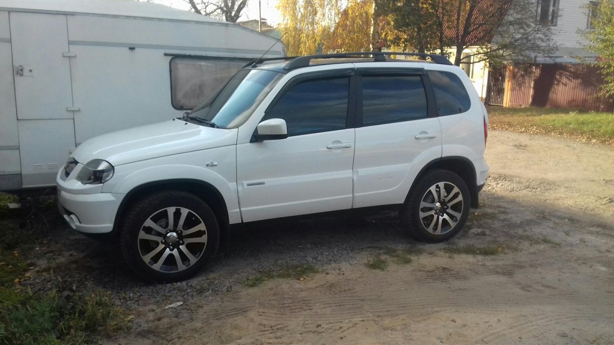 Шевроле Нива на r18 колесах