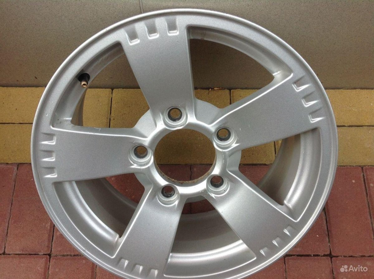 Литой диск r15 Нива Шевроле