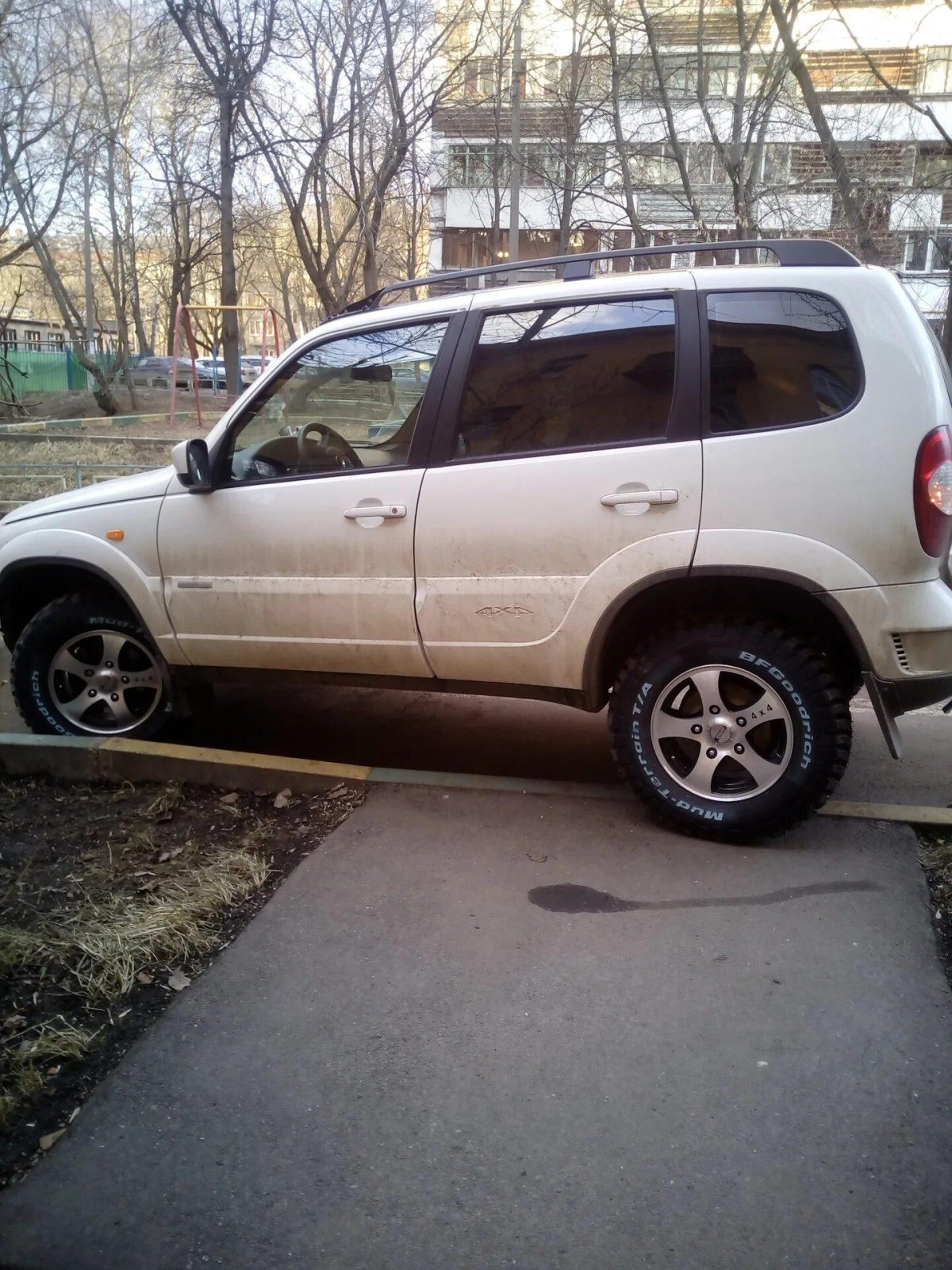 Нива Шевроле на дисках Нео 641