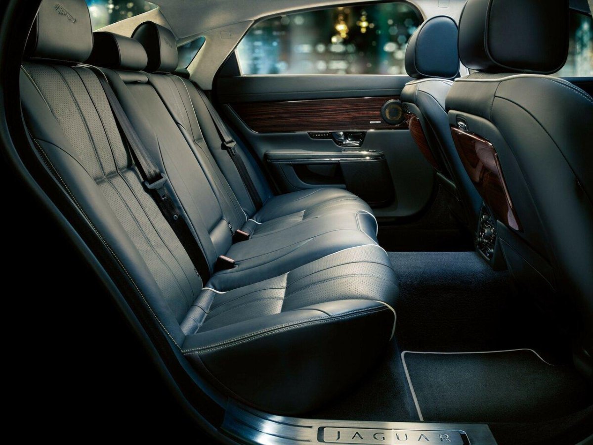 Ягуар XJ салон сзади