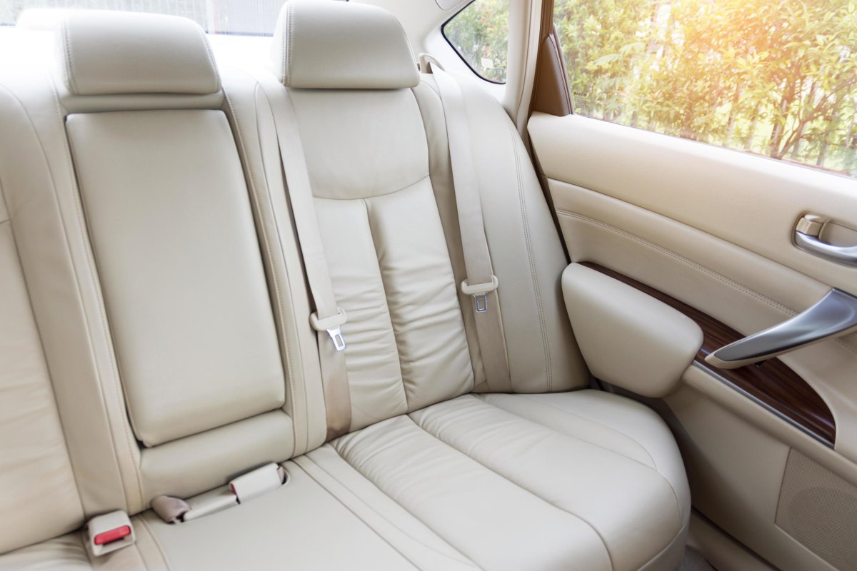 Заднее сиденье авто