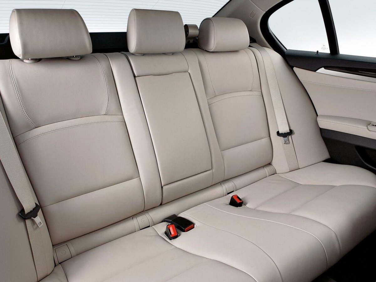 BMW f10 салон сзади