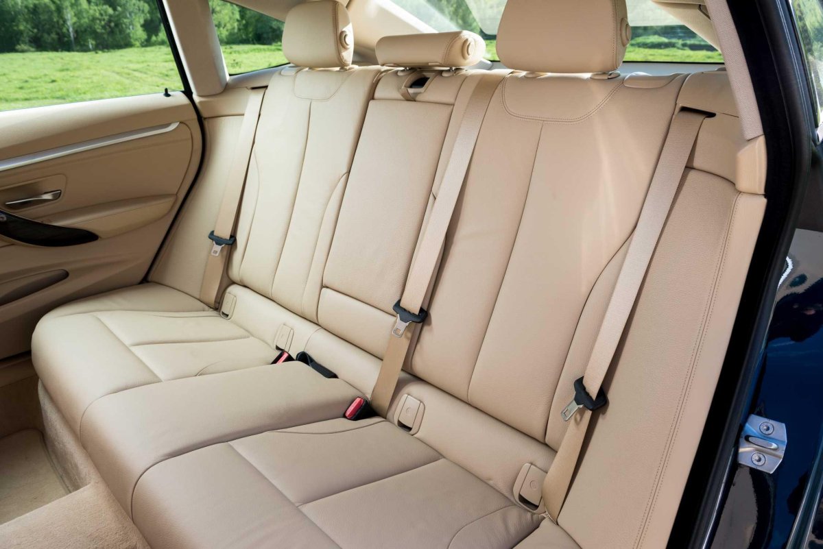 BMW 3 салон сзади