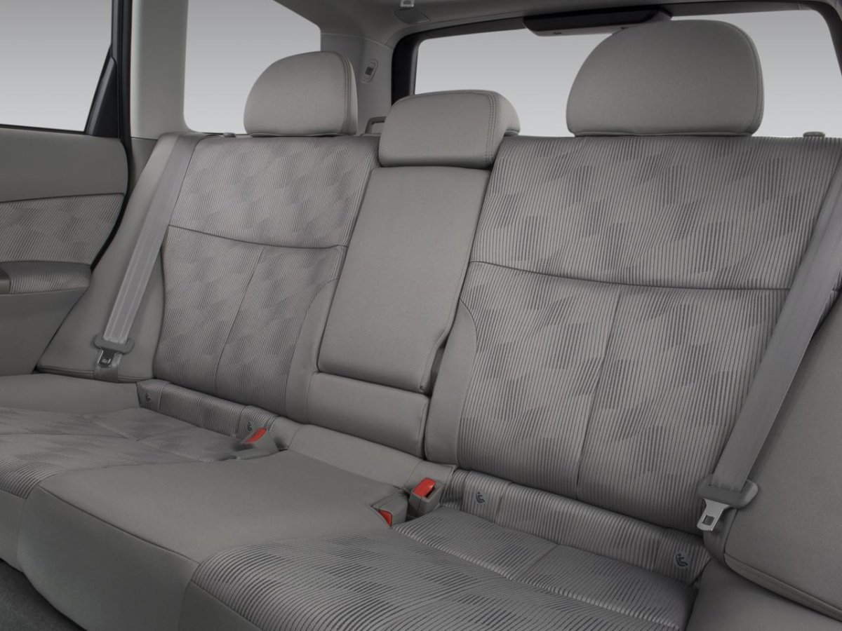 Субару Форестер салон сзади