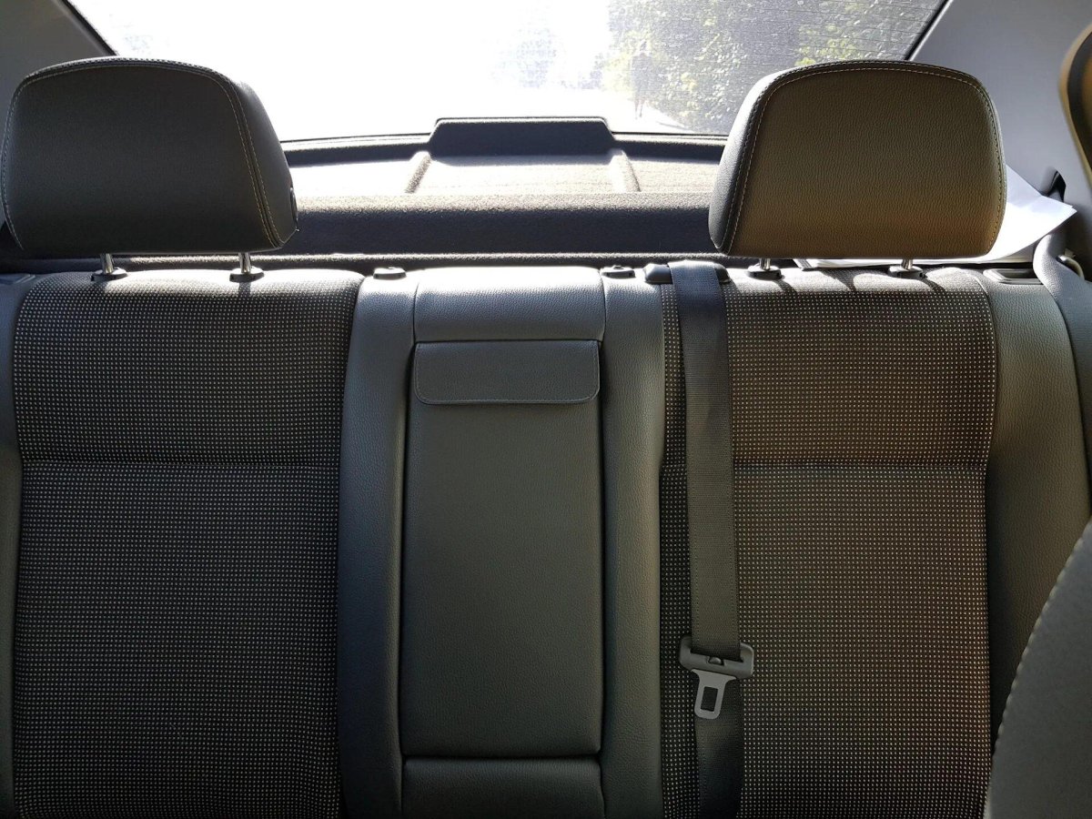 Опель Астра h седан салон подголовник