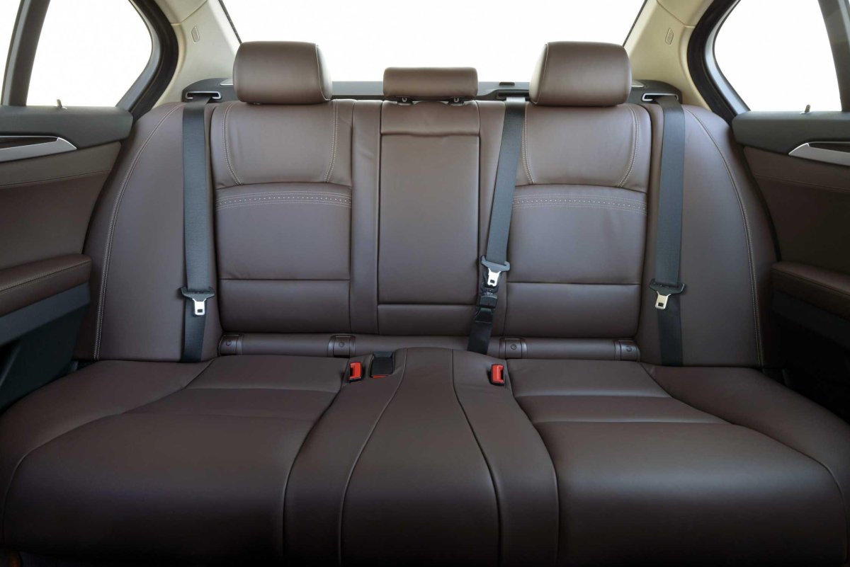 BMW f10 салон сзади