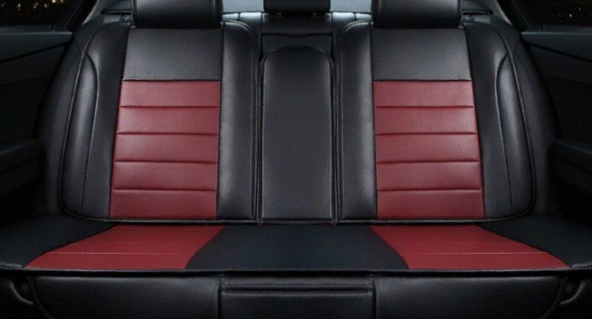 Салон автомобиля сзади