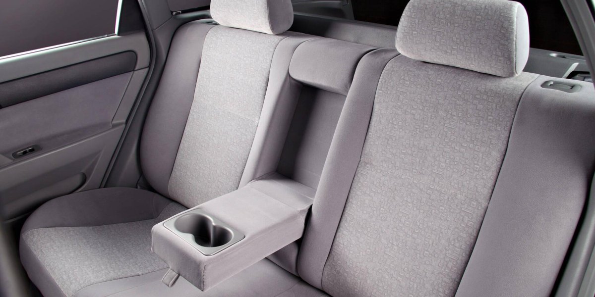 Заднее кресло автомобиля