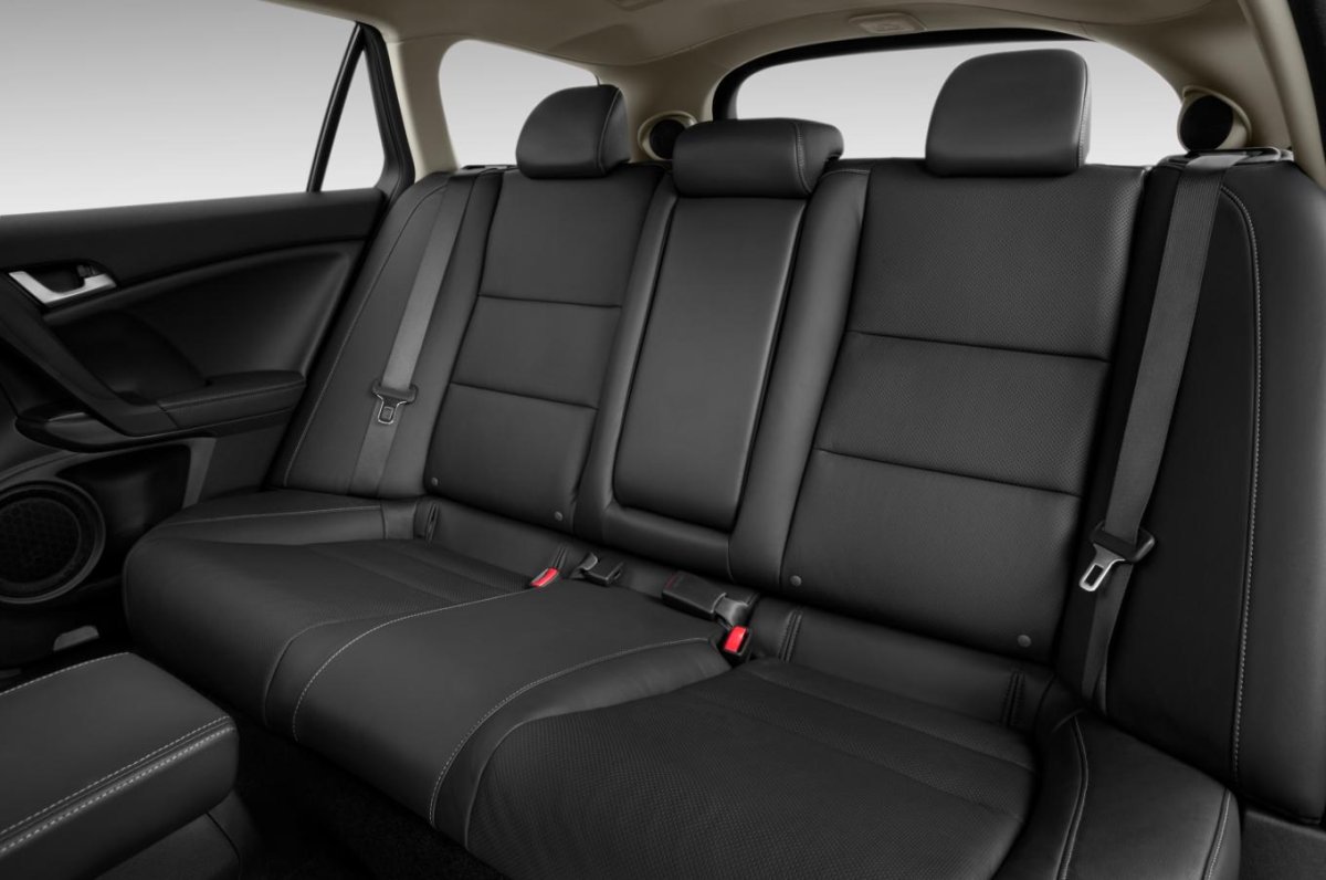 На заднем сиденье