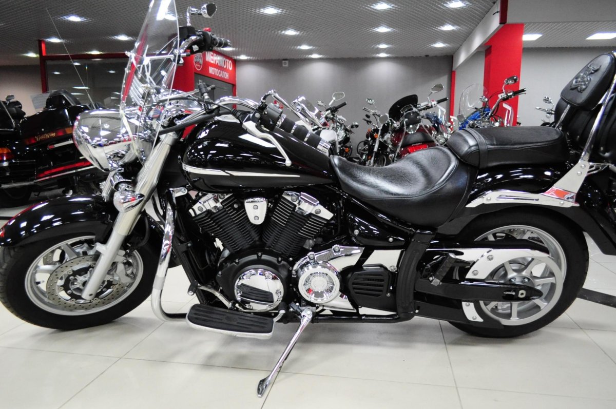 XVS 1300 Midnight Star