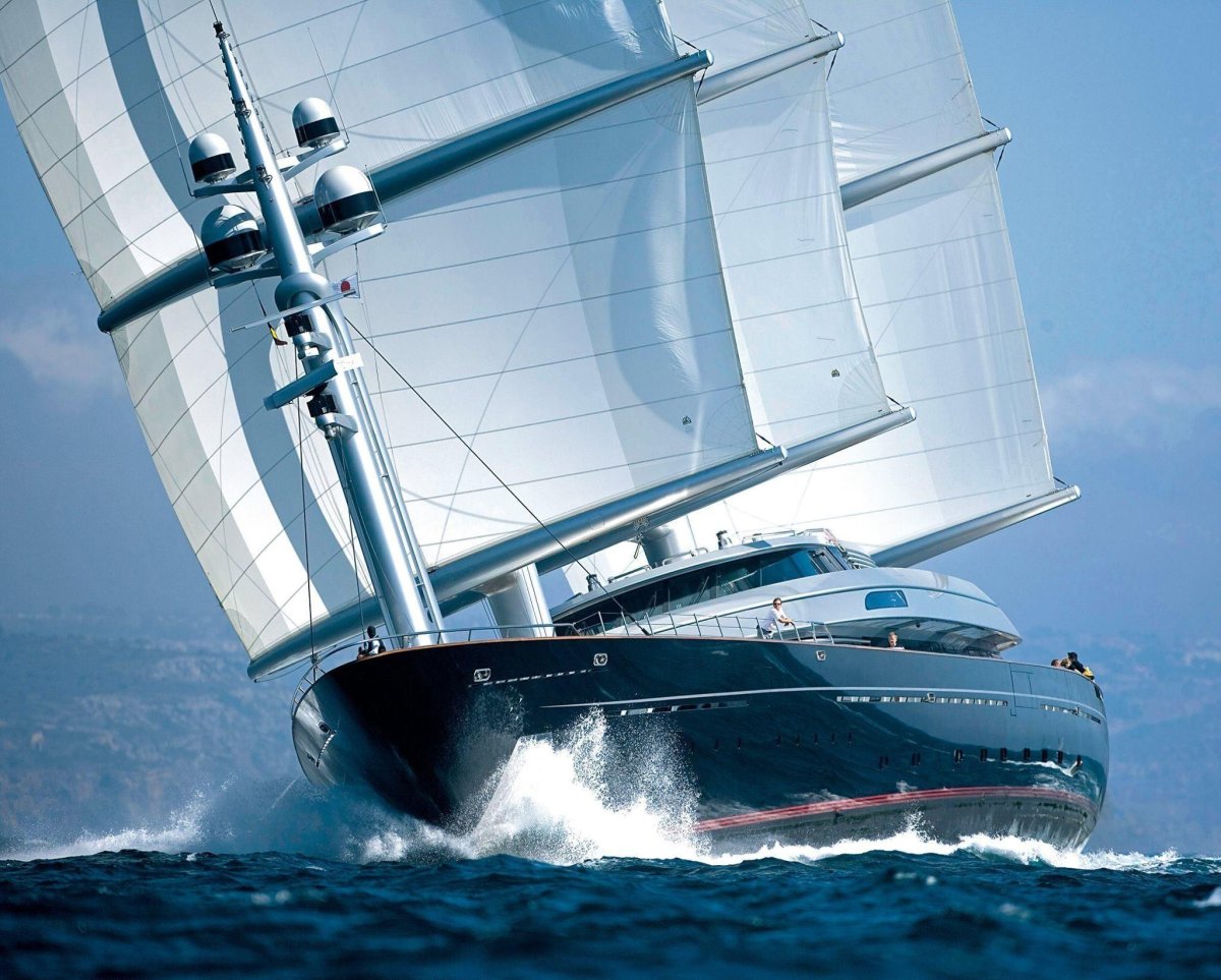 Парусная яхта Maltese Falcon