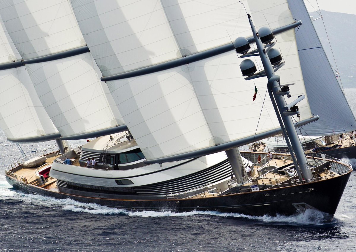 Парусная яхта Maltese Falcon