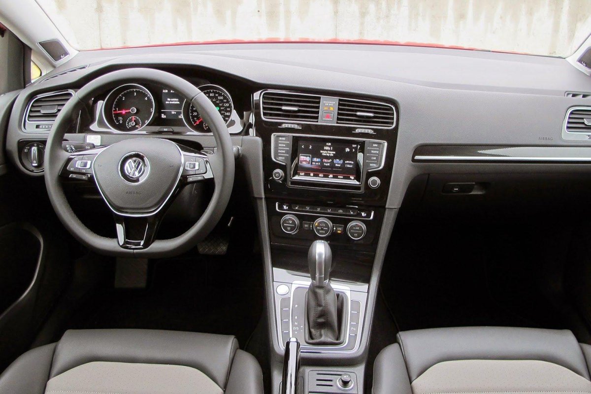 Volkswagen Golf 2015 салон