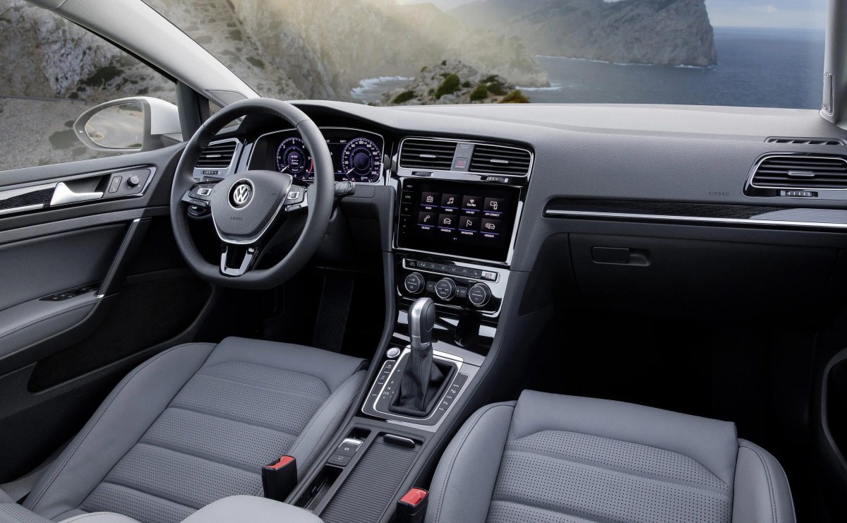 Гольф 7.5 салон