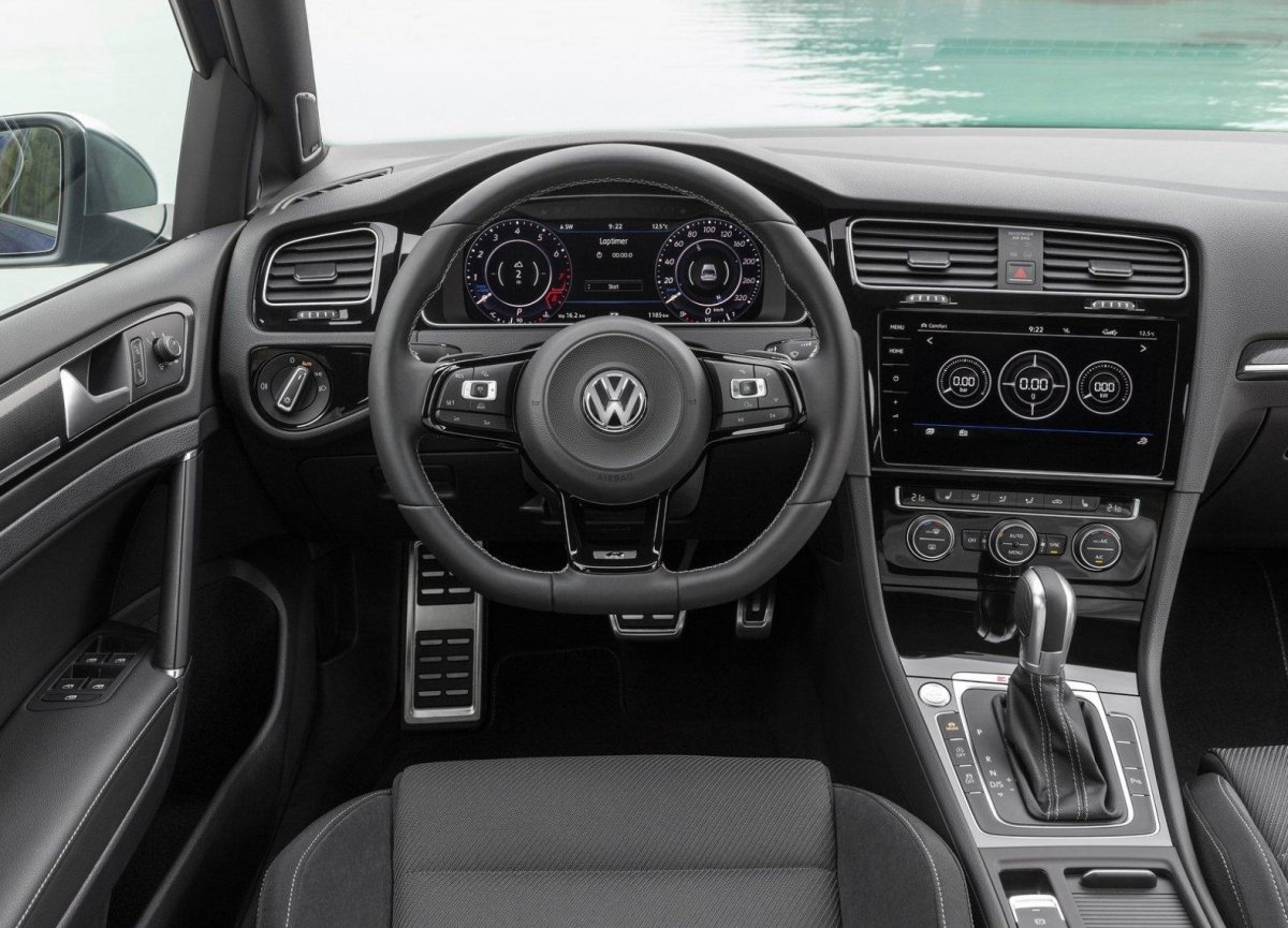 VW Golf 2019 салон