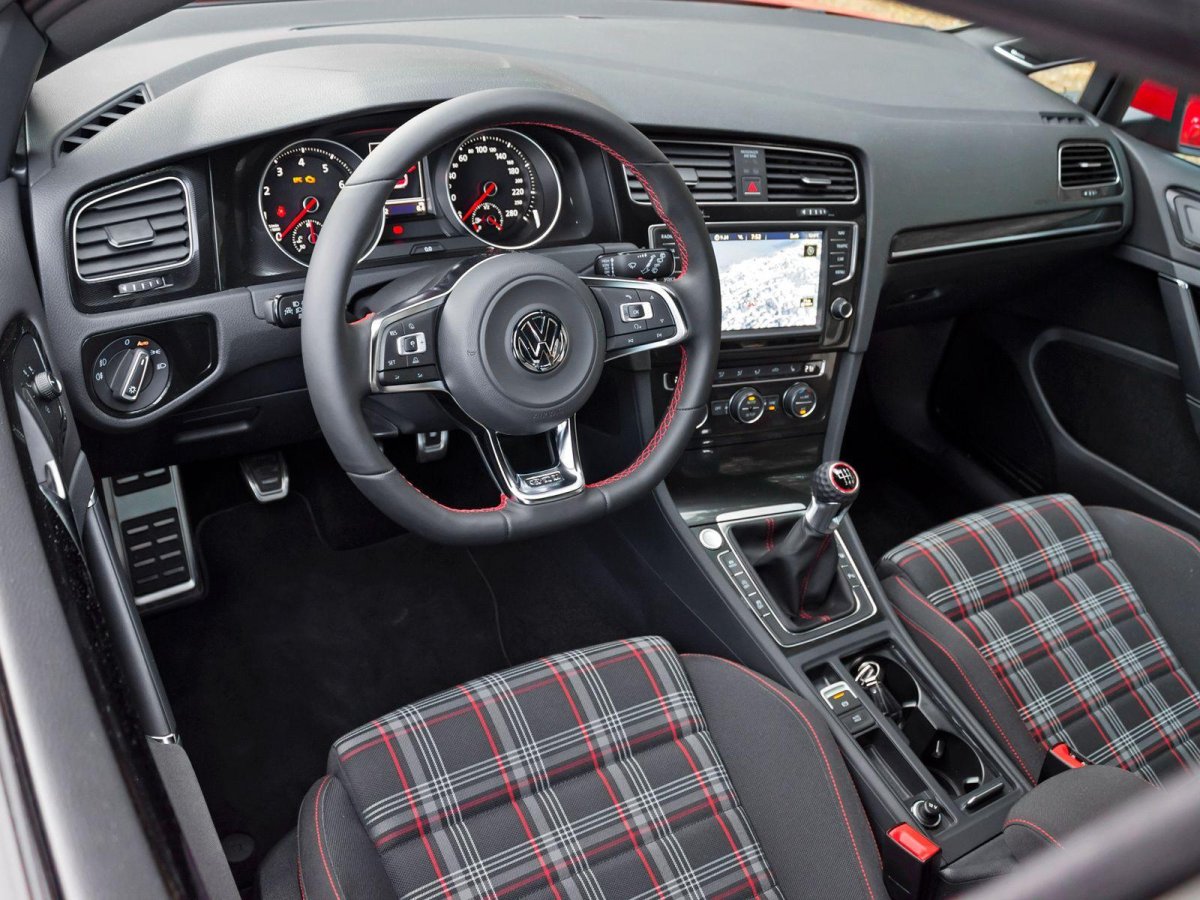 Volkswagen Golf GTI салон