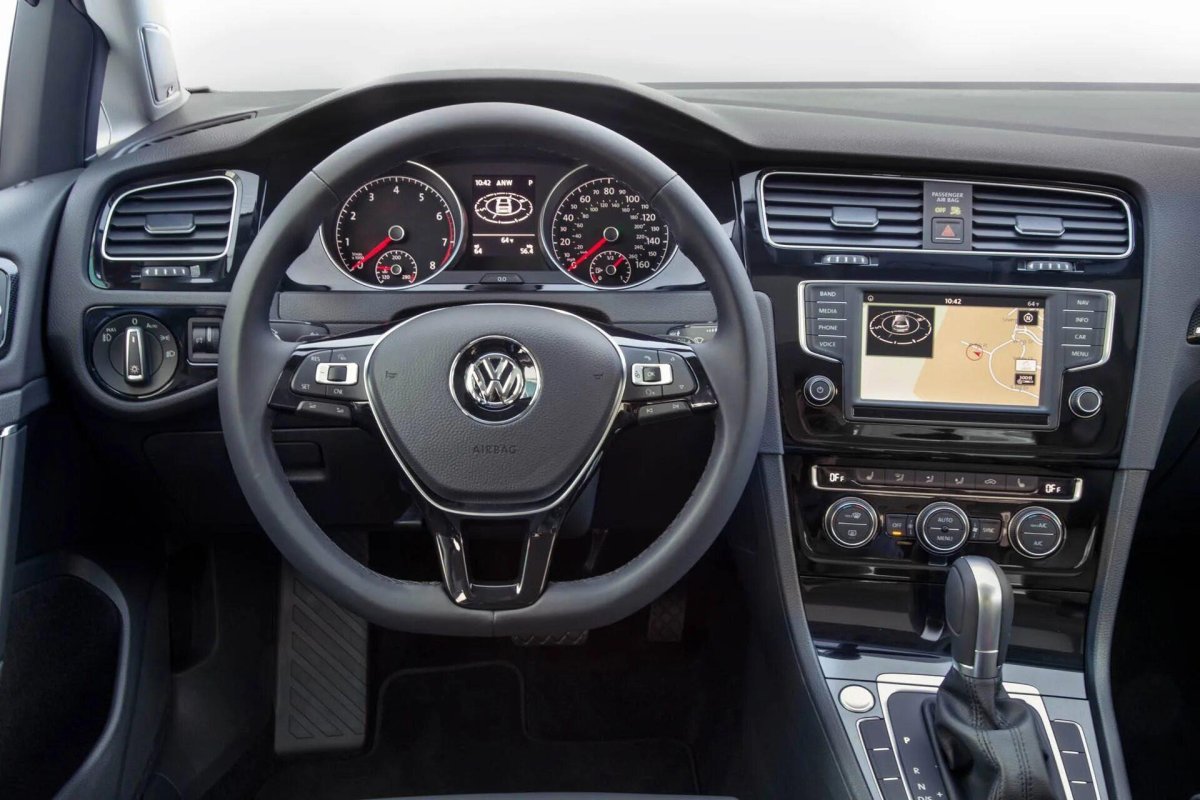 Volkswagen Golf 2016 салон