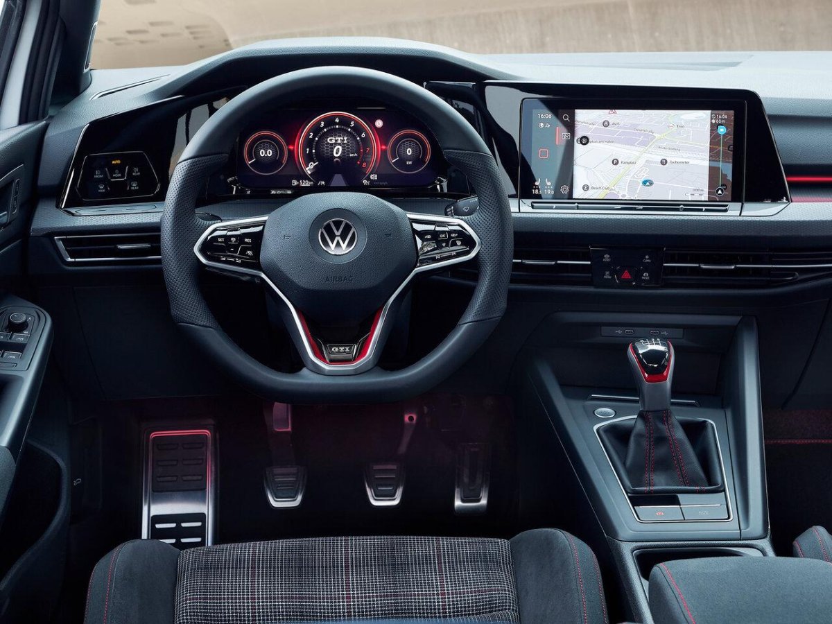 Volkswagen Golf GTI 2021 салон