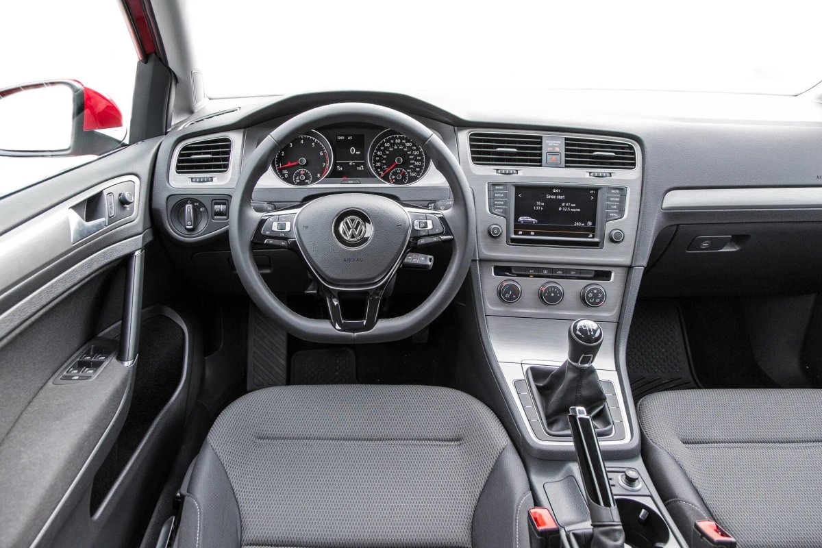 Volkswagen Golf 2016 салон