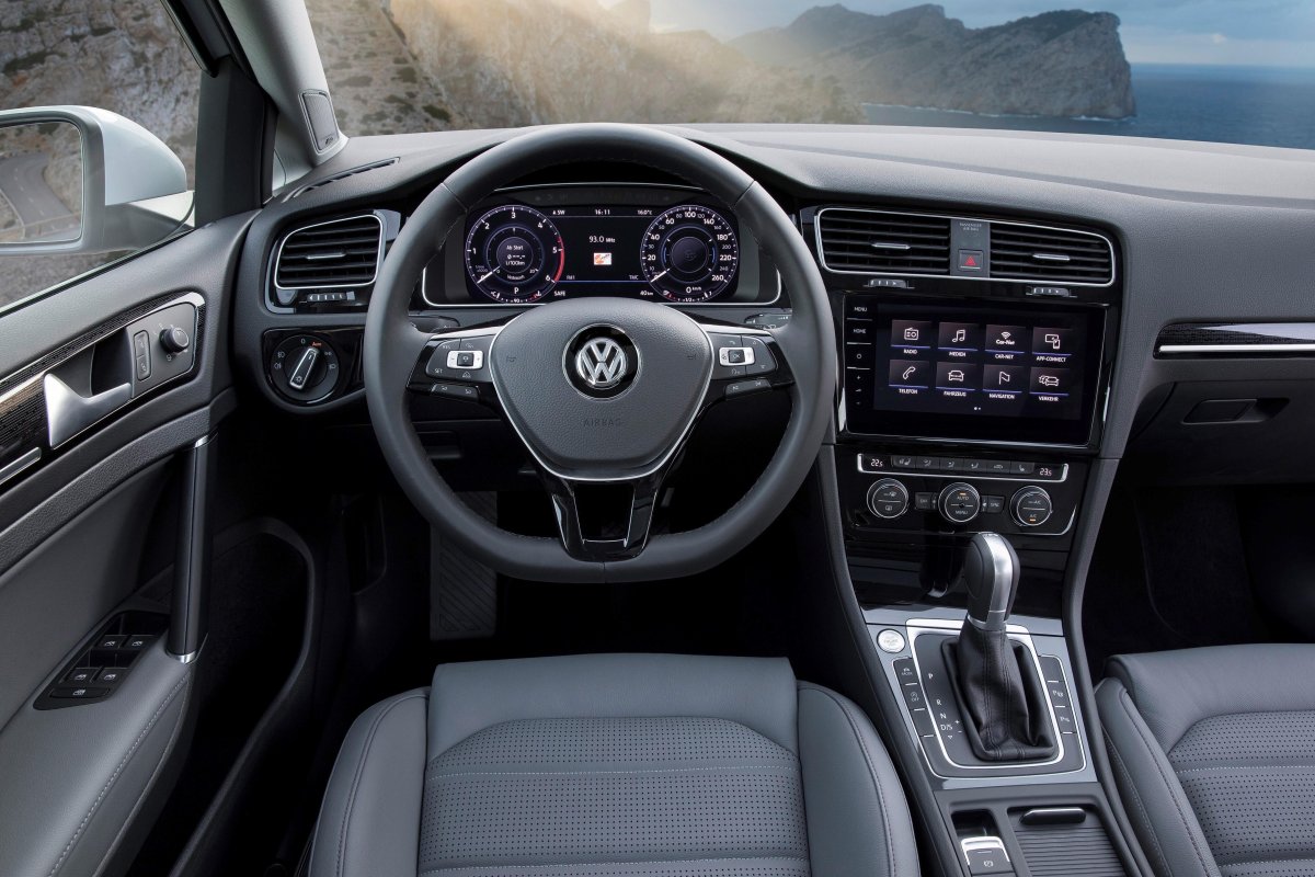 Volkswagen Golf 7 салон